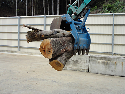 3.0ｔクラス、木材の積込み